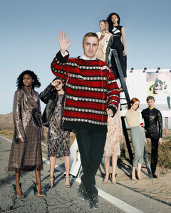 Владельцы Calvin Klein недовольны расточительством Рафа Симонса